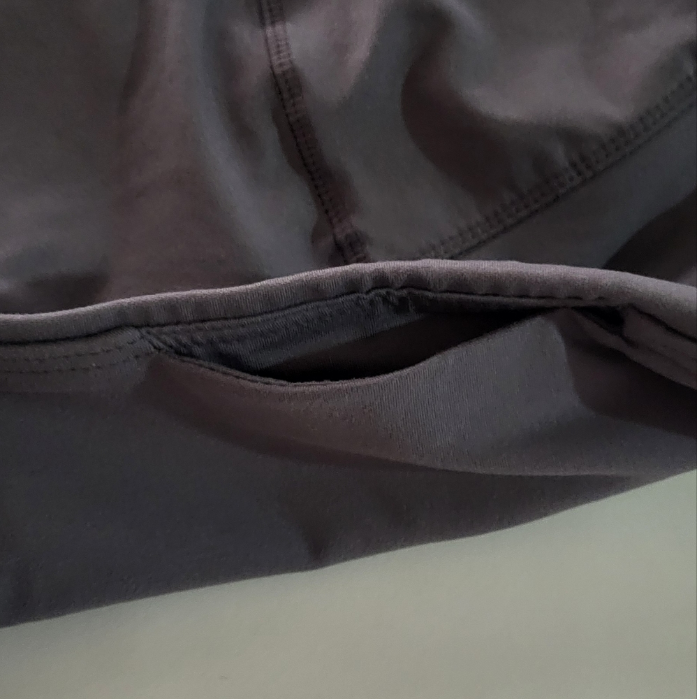 Women's Gray NWOT High Waisted Capri Leggings w/ Pockets Size Medium 🐈 - Picture 5 of 7